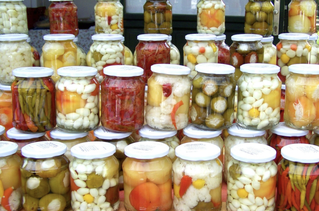 Conserve sanatoase de toamnă. Ce legume și fructe poți păstra pentru sezonul rece