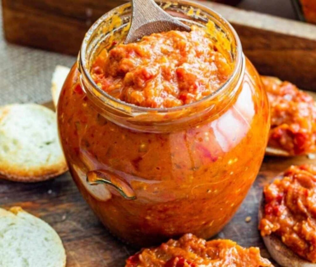 REȚETA SĂNĂTOASĂ Cum transformi zacusca într-un aliment benefic organismului