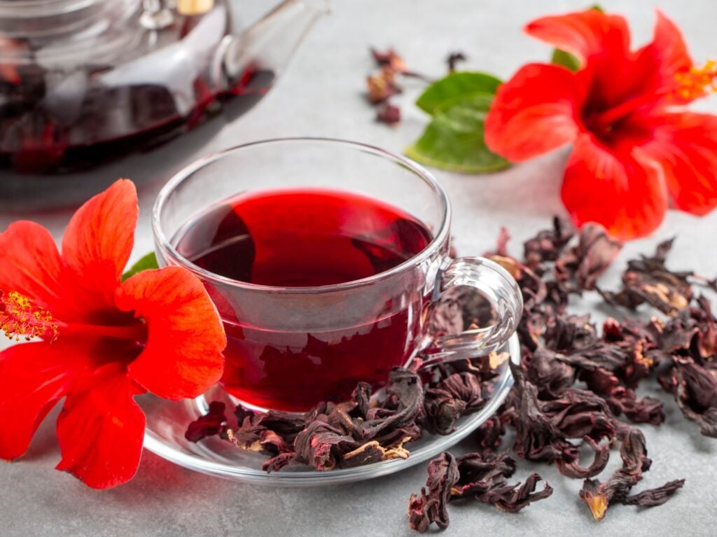 Ceaiul de hibiscus, cea mai sănătoasă băutură naturală din lume