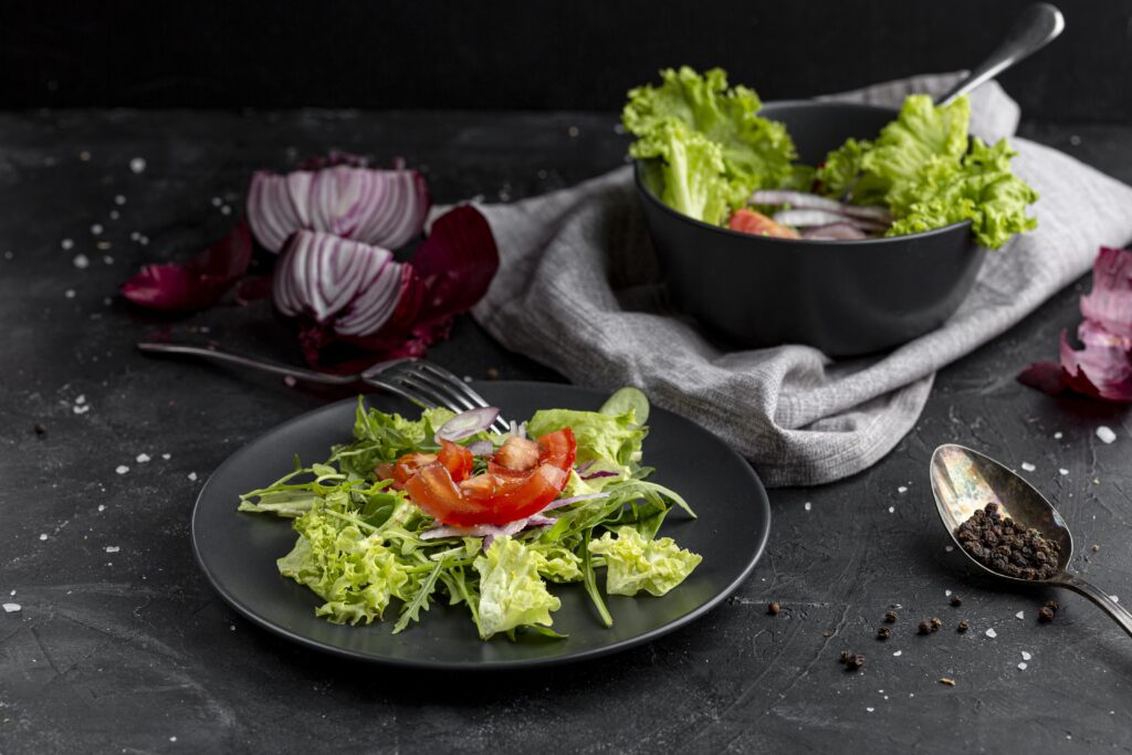 REȚETA SĂNĂTOASĂ 5 salate pe care le poți mânca în orice moment al zilei